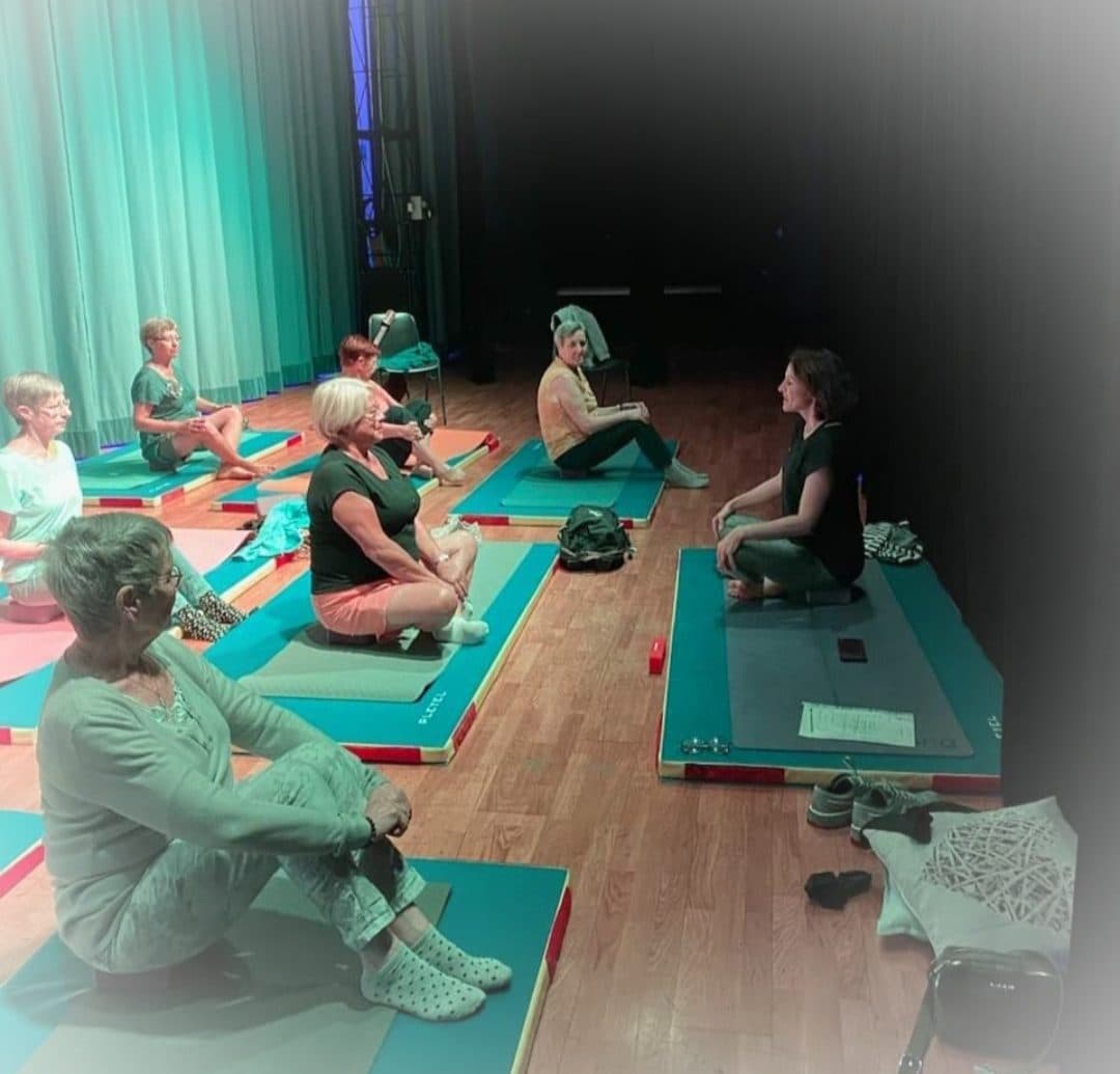Moment de méditation assise, en cercle